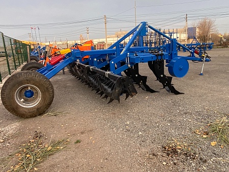 Плуг чизельный с шпоровыми катками прицепной ПЧП-4.0
